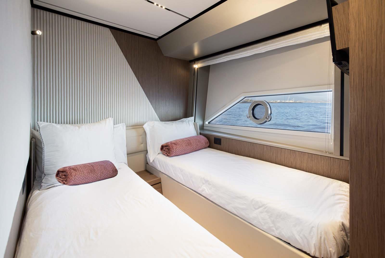 2022 FERRETTI YACHTS 720 